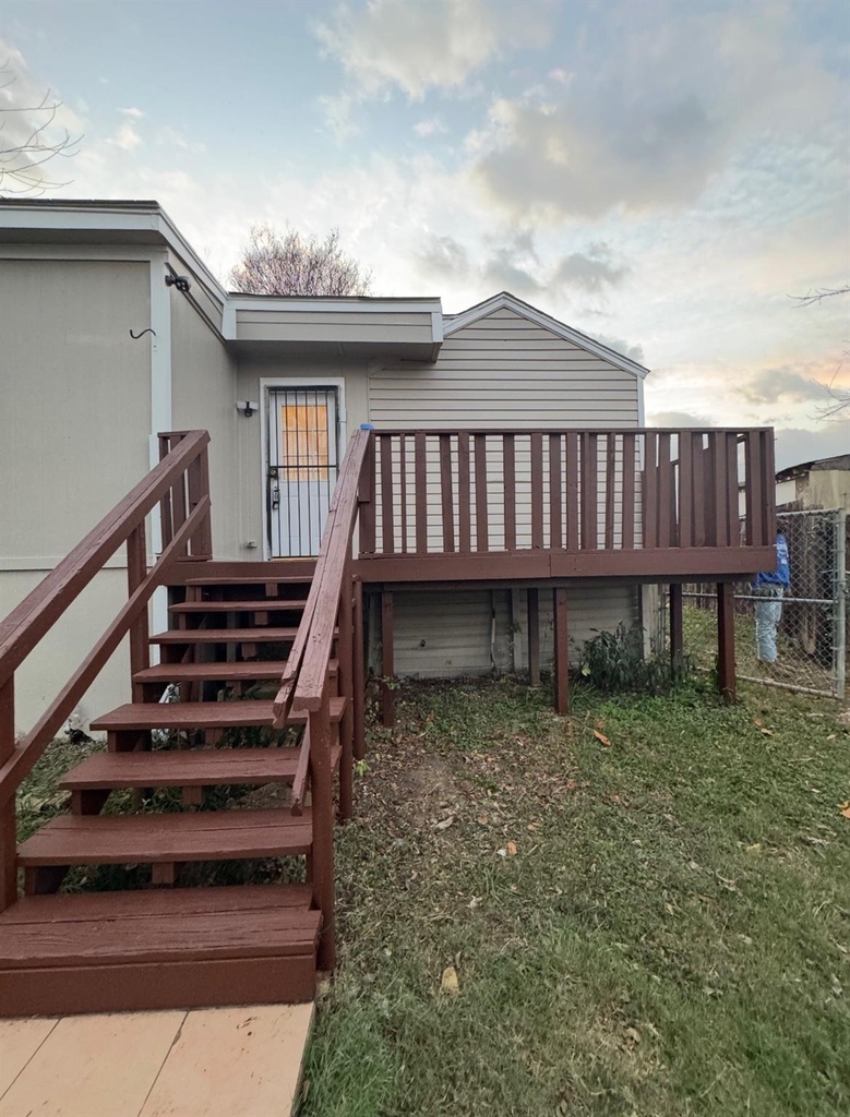 310 Avenue J - Photo 2