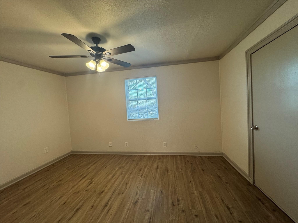 310 Avenue J - Photo 6