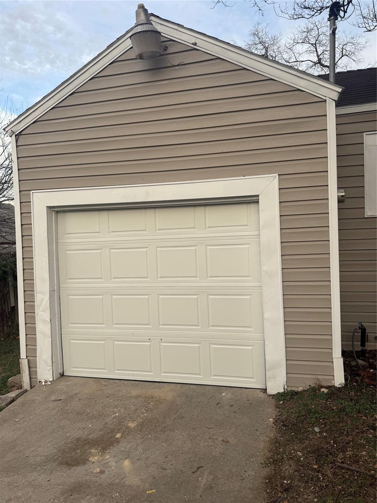 310 Avenue J - Photo 12