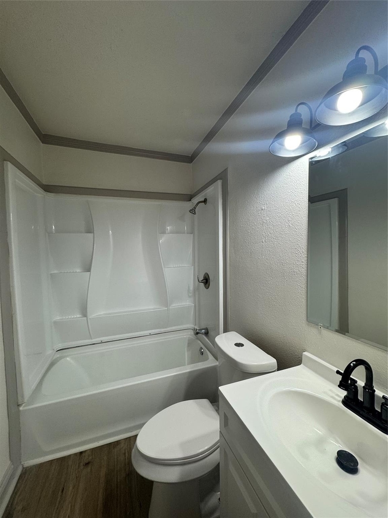 310 Avenue J - Photo 8