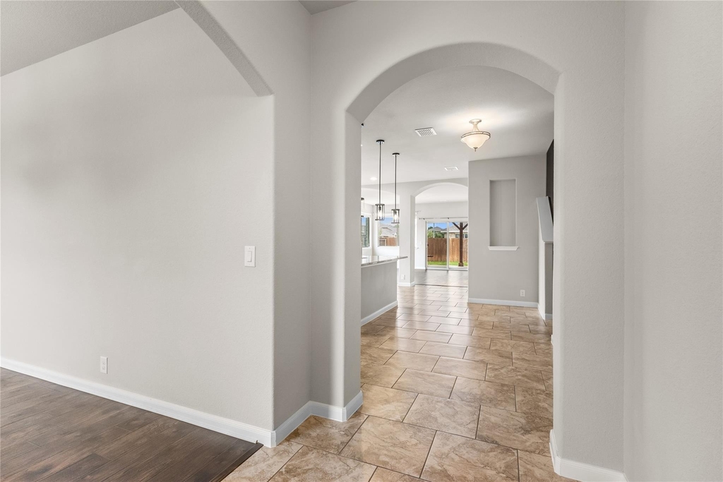 801 Oriel Circle - Photo 3