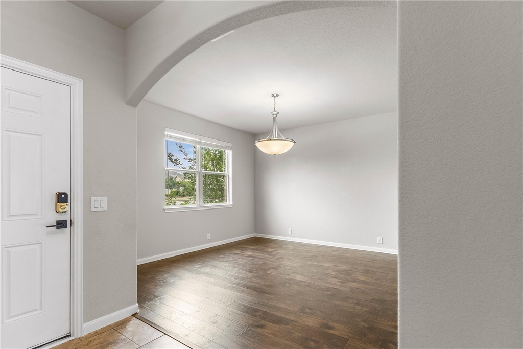 801 Oriel Circle - Photo 4