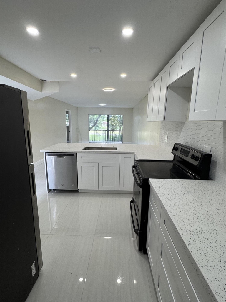 8000 Fairview Drive - Photo 2