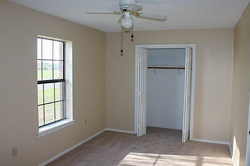 803 S Wickham Street - Photo 4