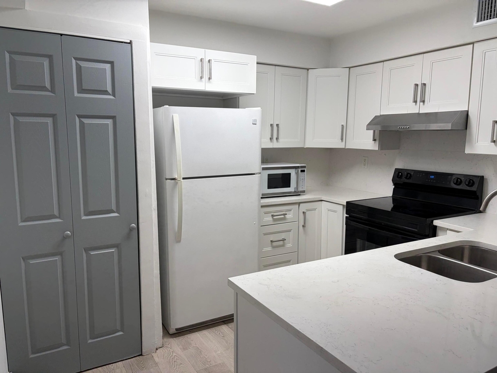 10292 Nw 9th Street Circle - Photo 2