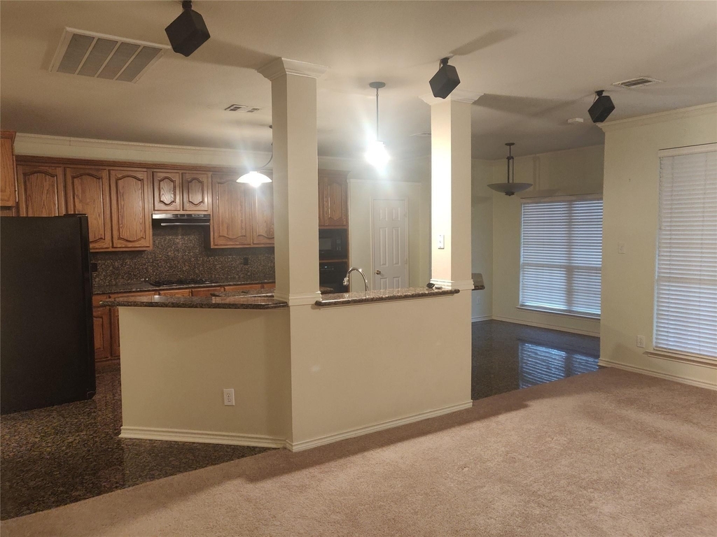 1426 Kingsley Drive - Photo 2
