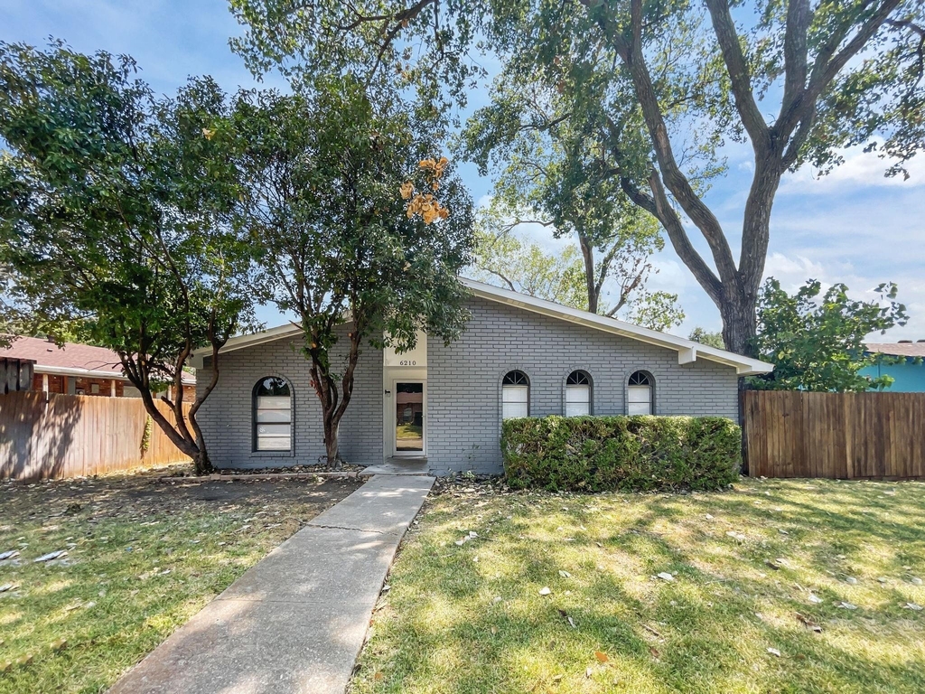 6210 Glenmoor Drive - Photo 0