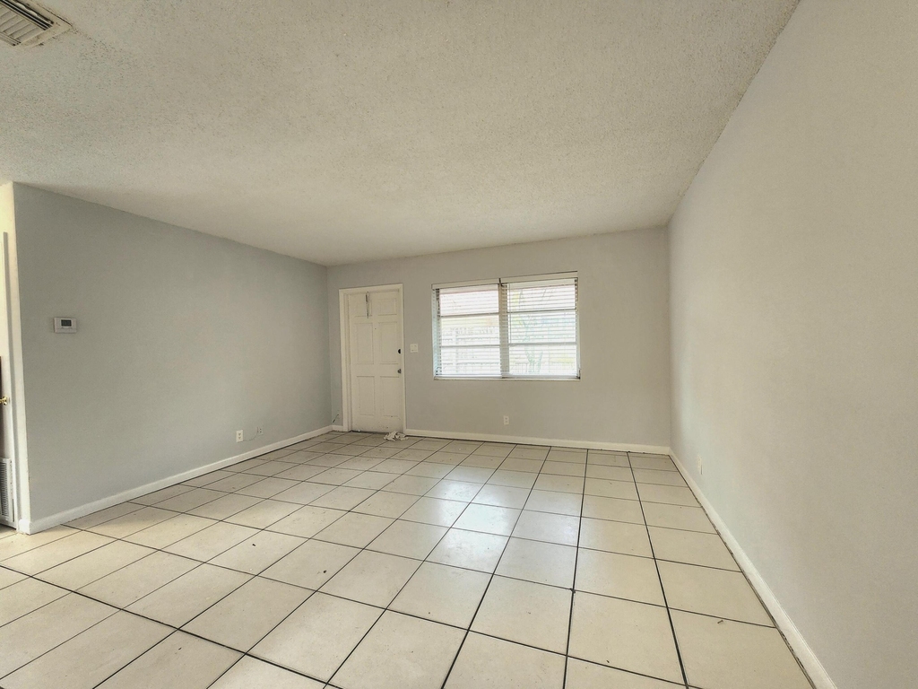 215 Sw 1st Court - Photo 2