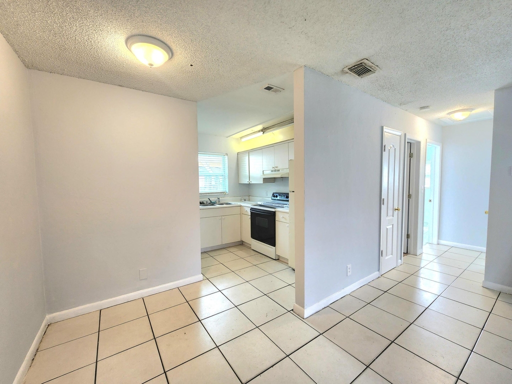 215 Sw 1st Court - Photo 4
