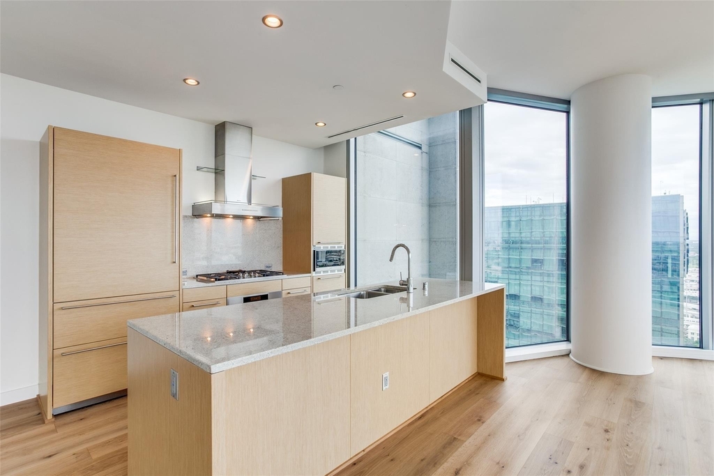 2900 Mckinnon Street - Photo 3