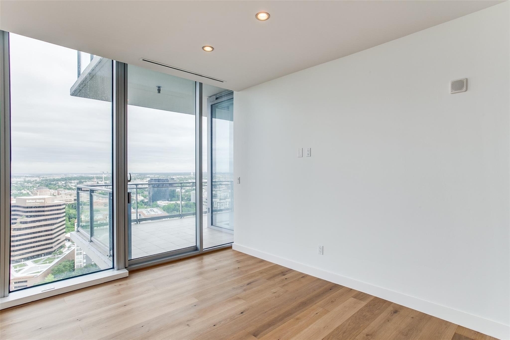 2900 Mckinnon Street - Photo 9