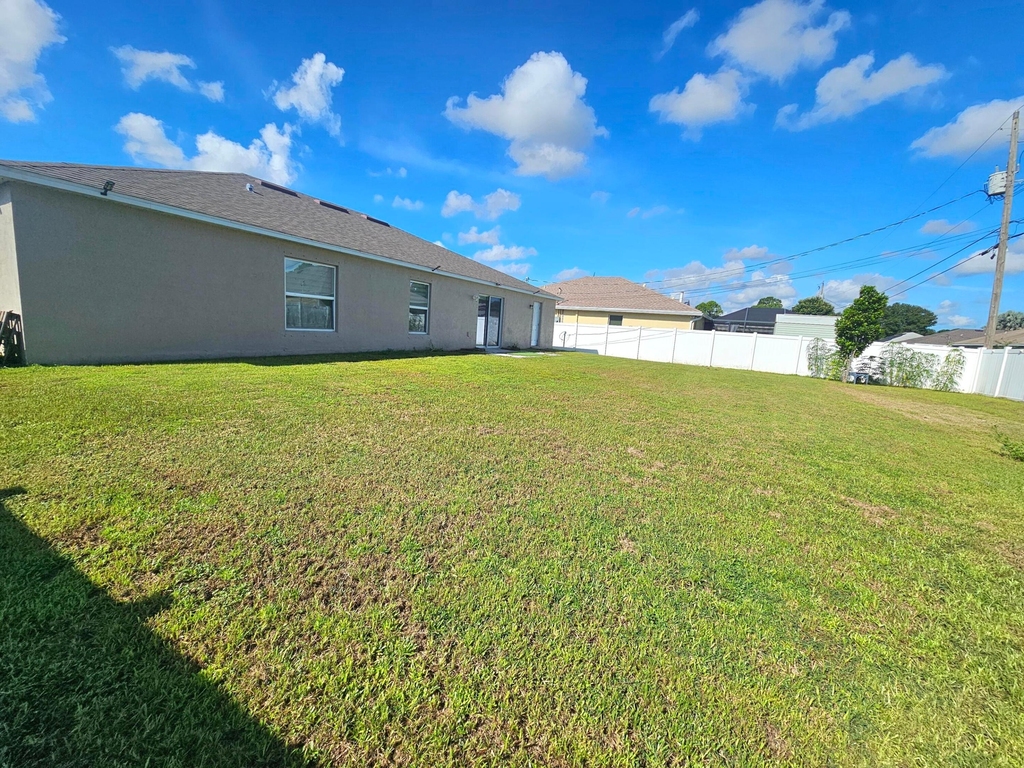 1465 Sw San Esteban Avenue - Photo 17