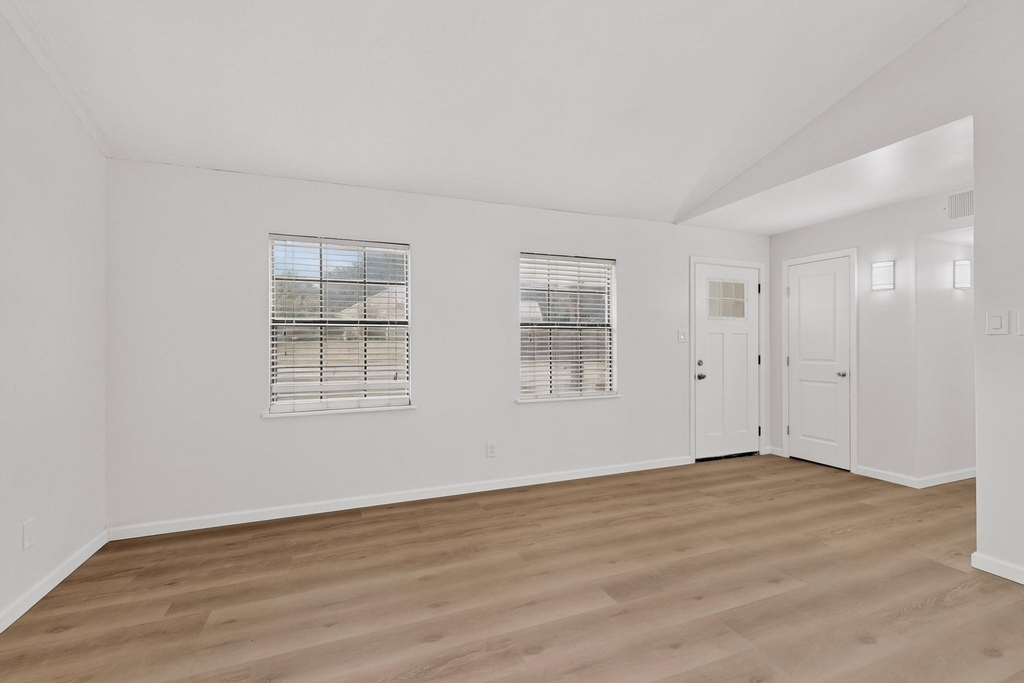 7904 Kodak Drive - Photo 6