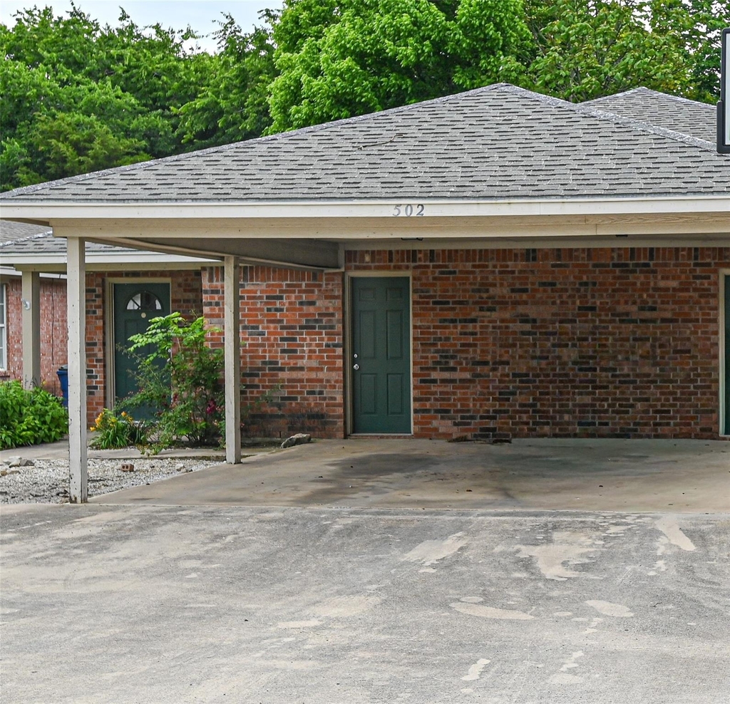 502 N Sewell Drive - Photo 1