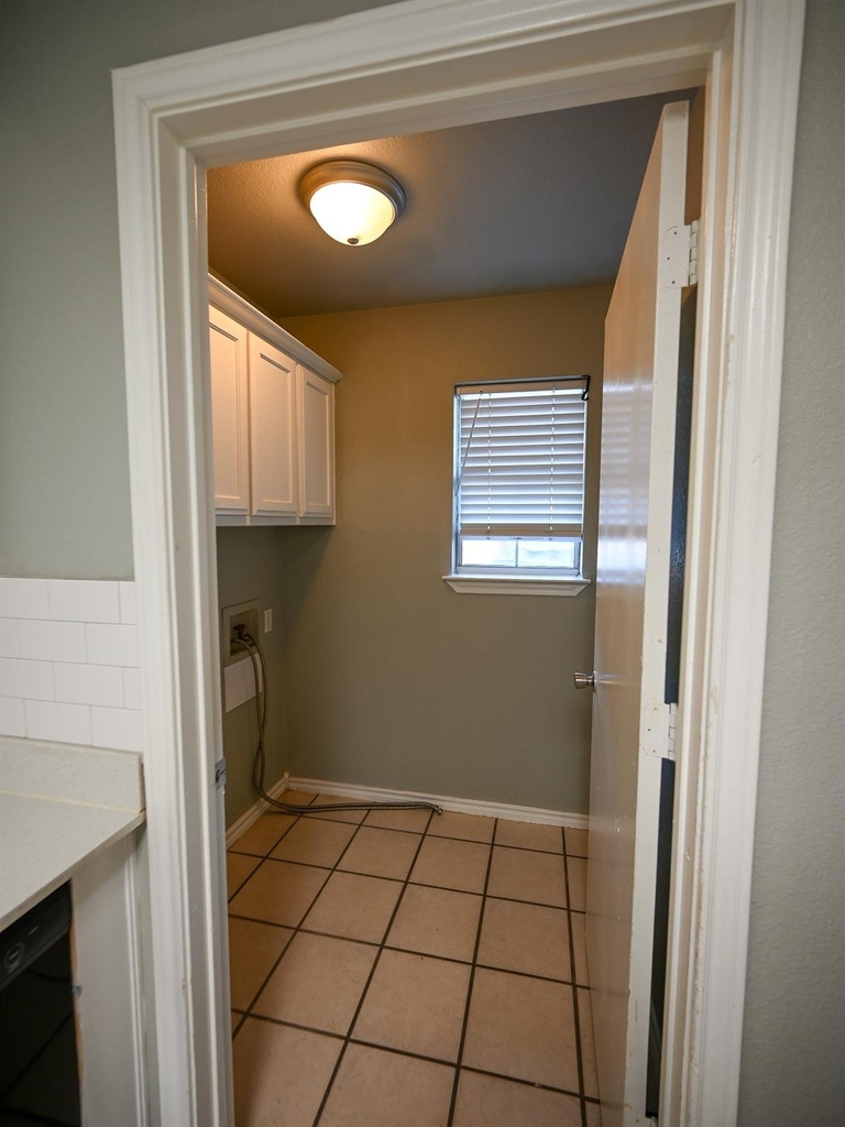 606 N Sewell Drive - Photo 9