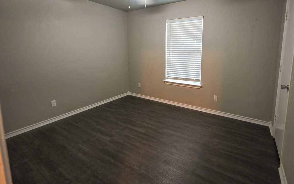 606 N Sewell Drive - Photo 5
