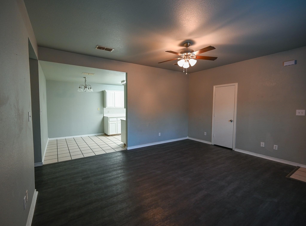 606 N Sewell Drive - Photo 4