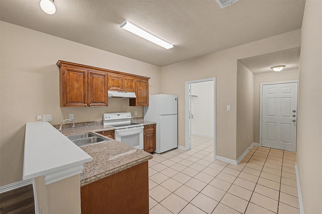 3126 Cherry Lane - Photo 4