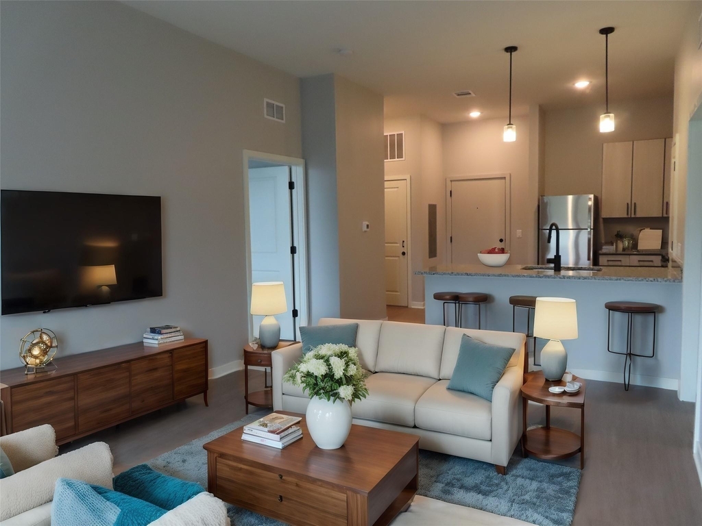 112 E Greenhill Lane - Photo 2