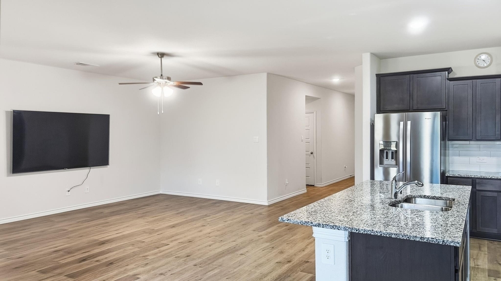 520 Winthrop Road - Photo 15