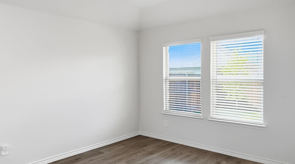 520 Winthrop Road - Photo 14