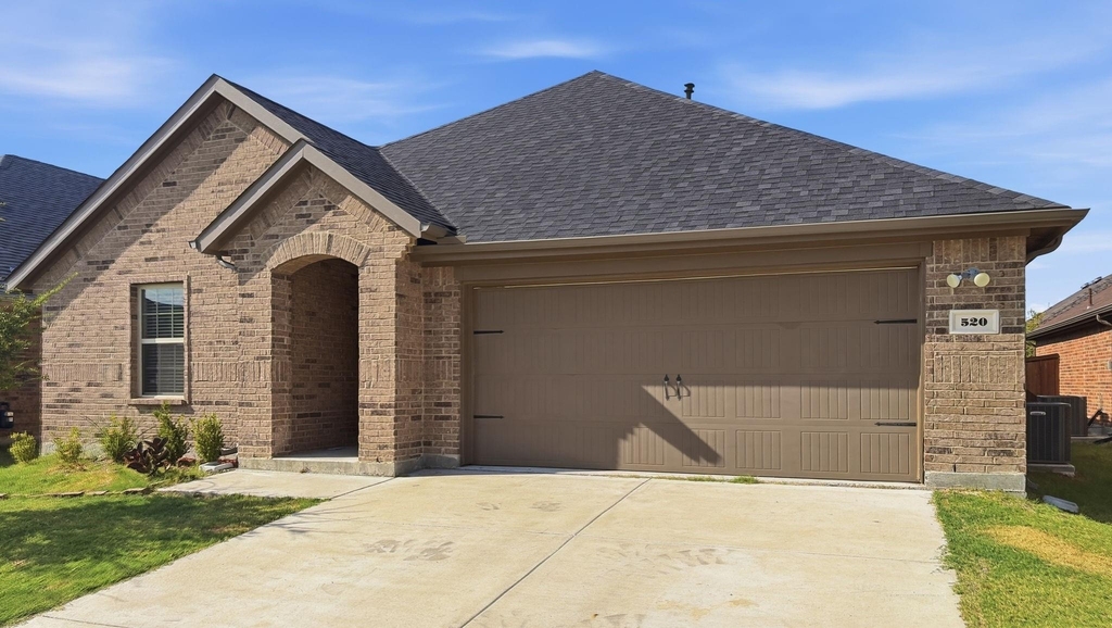 520 Winthrop Road - Photo 2
