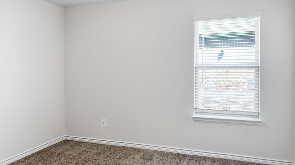520 Winthrop Road - Photo 10