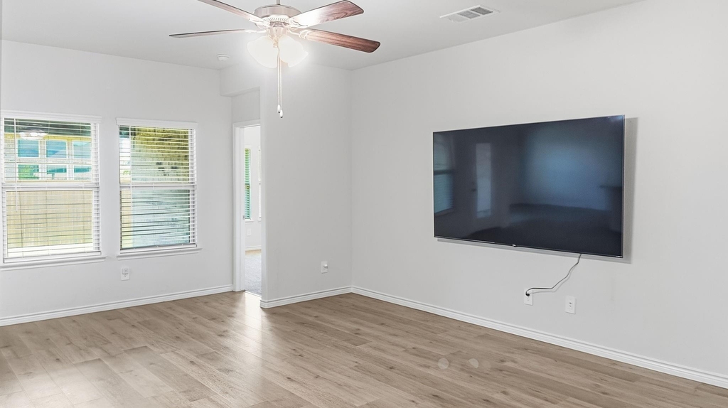 520 Winthrop Road - Photo 12