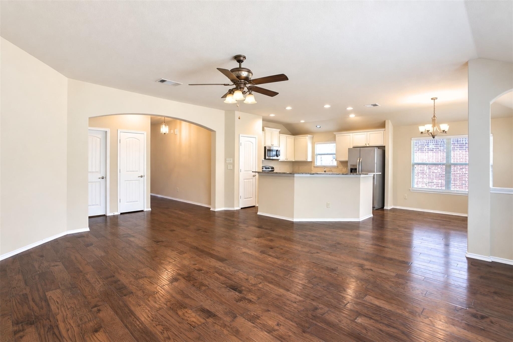 2805 Leslie Lane - Photo 5