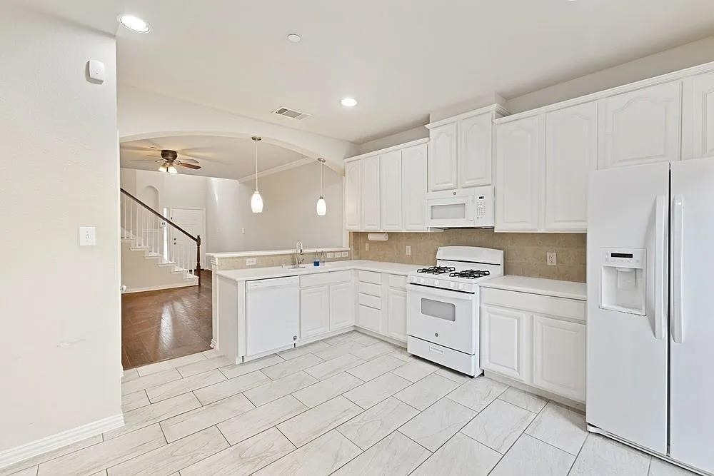7913 Hannah Street - Photo 1
