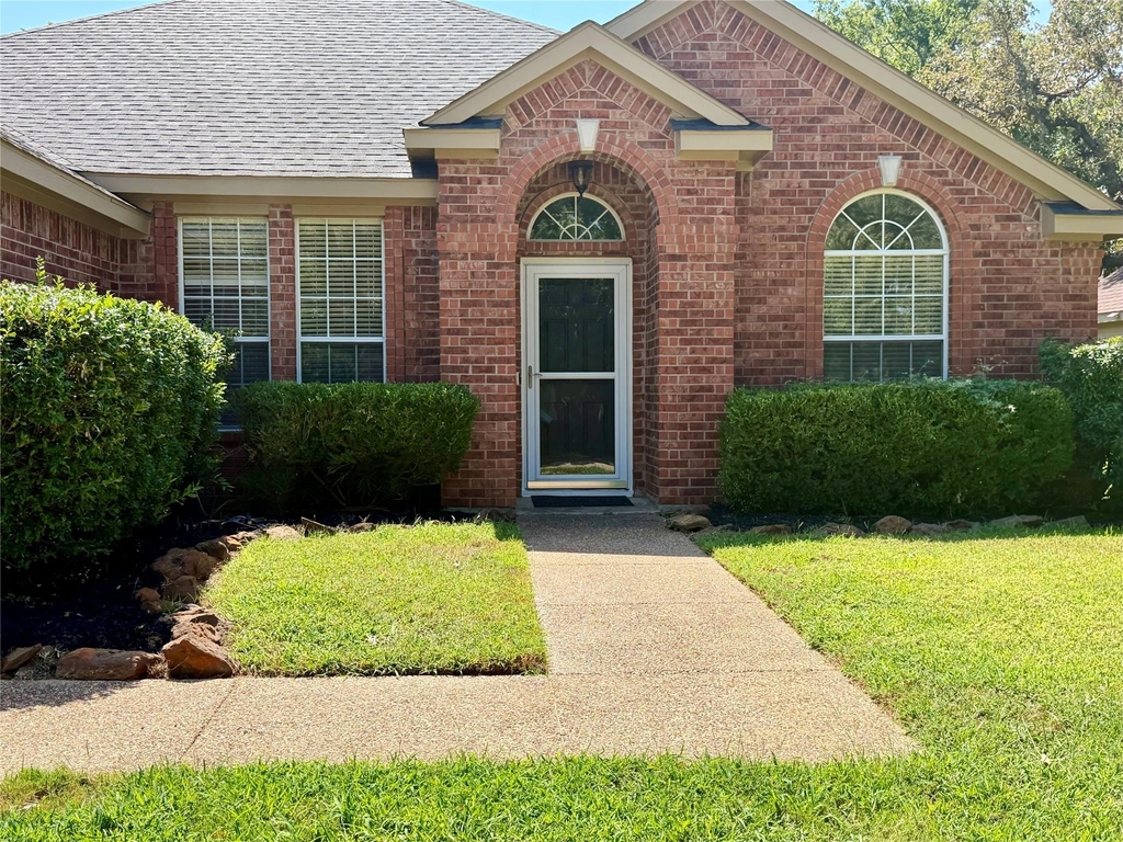 1584 Meadowview - Photo 2