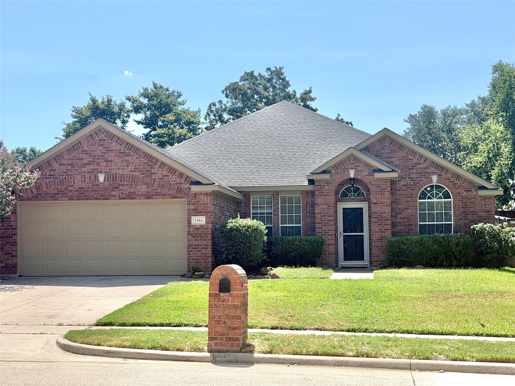 1584 Meadowview - Photo 0