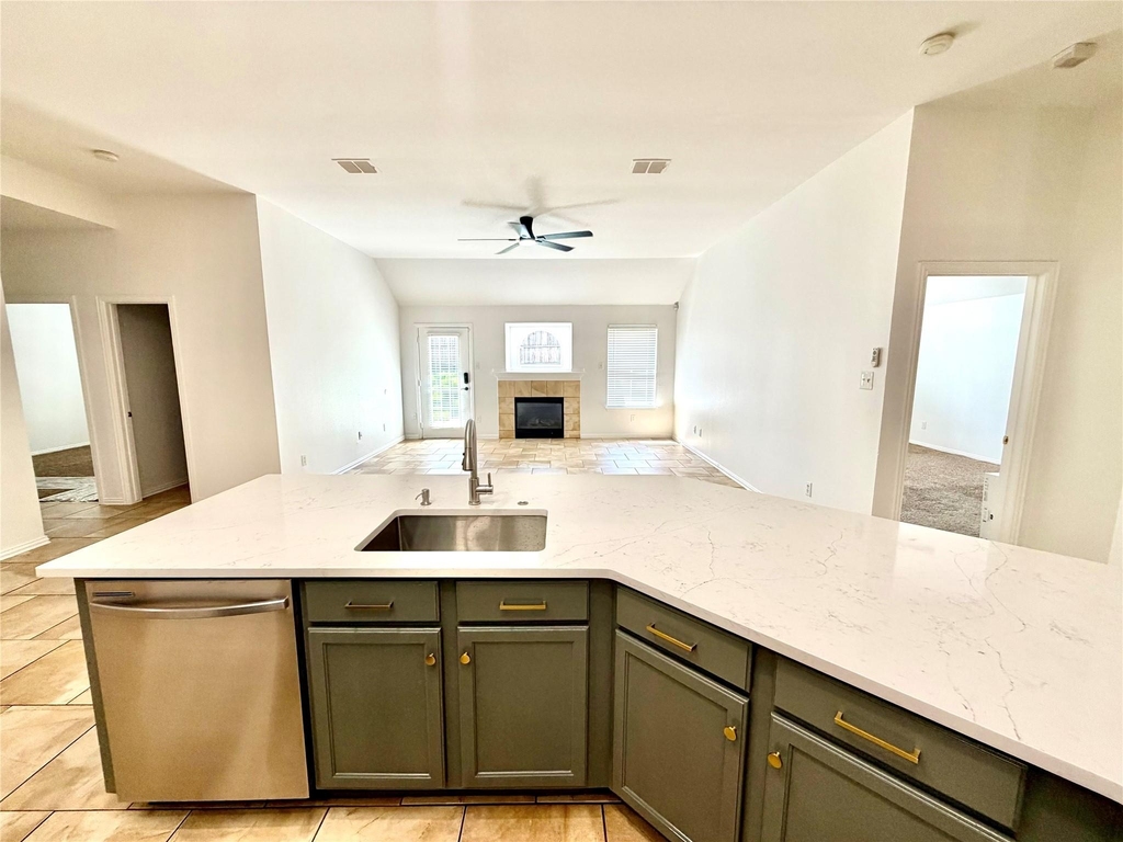 1584 Meadowview - Photo 15