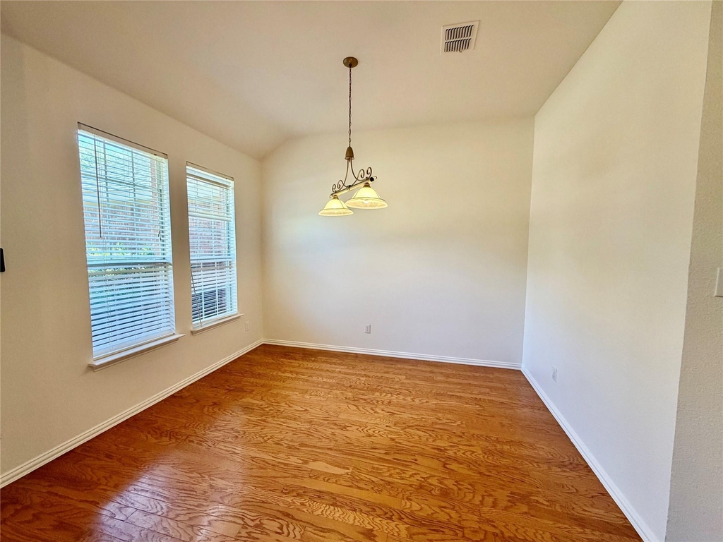 1584 Meadowview - Photo 5