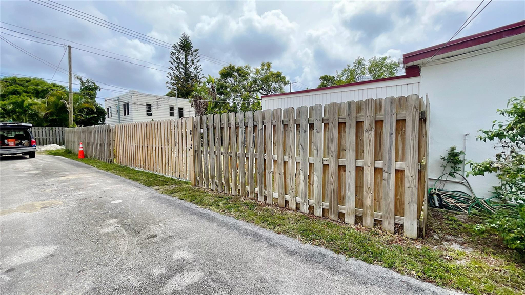 213 Sw 3rd Place - Photo 10