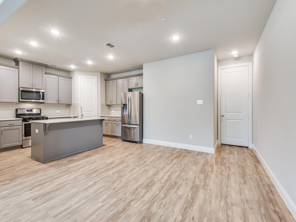 1036 Foxglove Drive - Photo 6