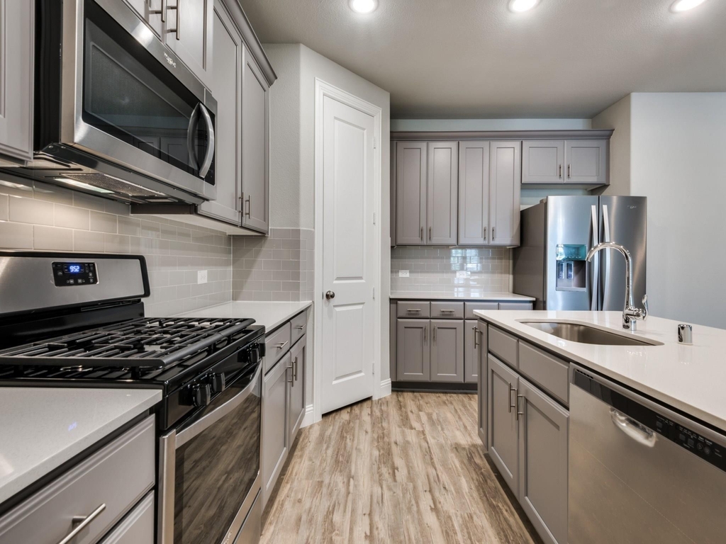 1036 Foxglove Drive - Photo 11