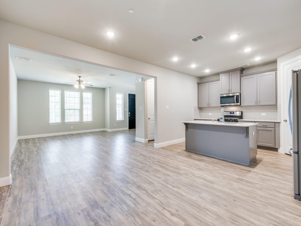 1036 Foxglove Drive - Photo 7