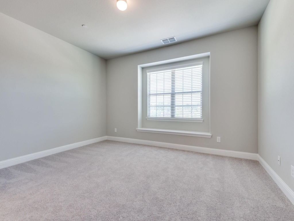 1036 Foxglove Drive - Photo 16