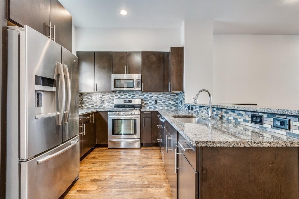 3200 Ross Avenue - Photo 2