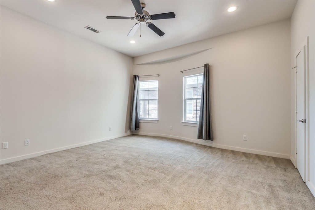 3200 Ross Avenue - Photo 17