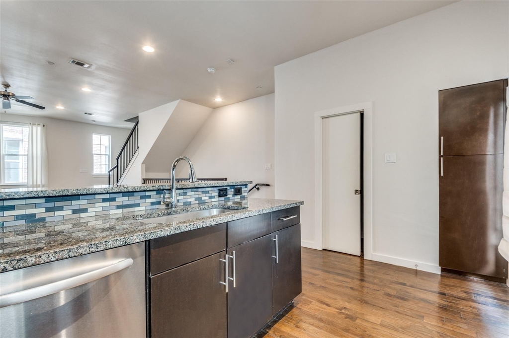 3200 Ross Avenue - Photo 7
