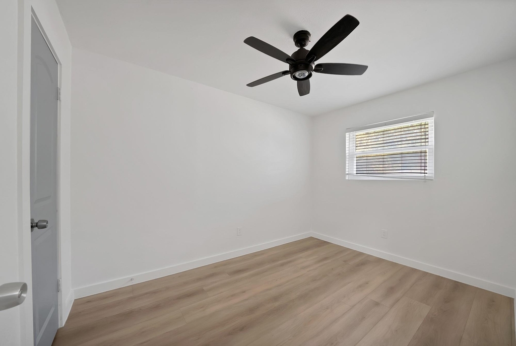 813 Panay Way Drive - Photo 13