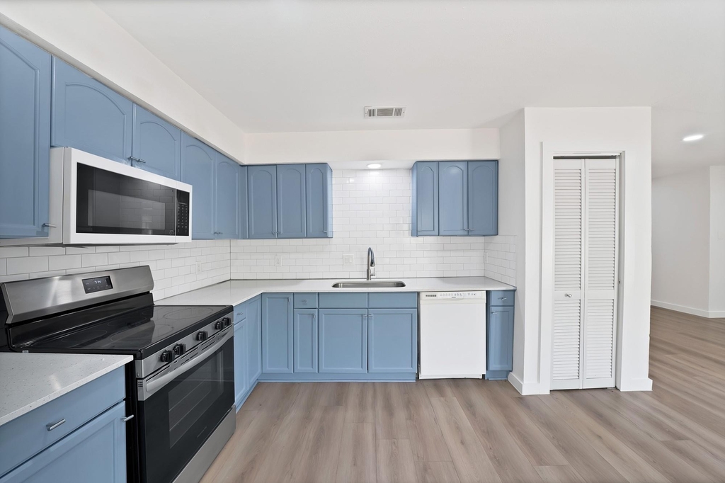 813 Panay Way Drive - Photo 6