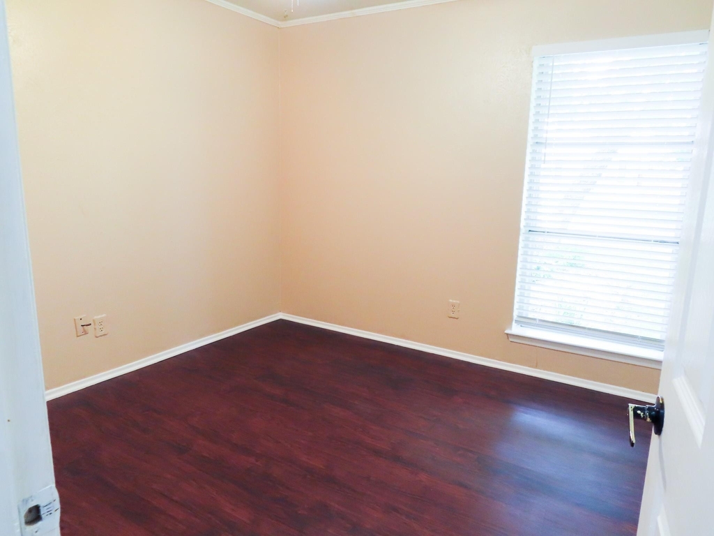808 E Heath Street - Photo 8