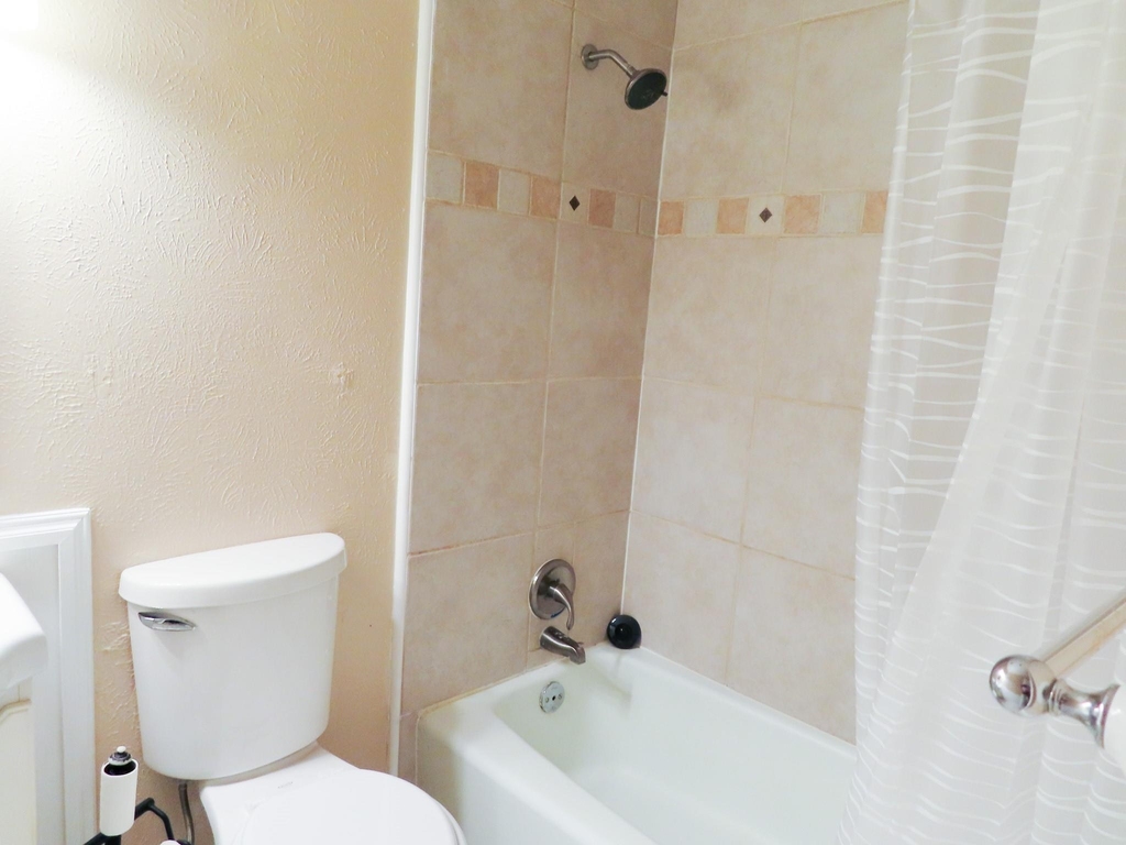 808 E Heath Street - Photo 5