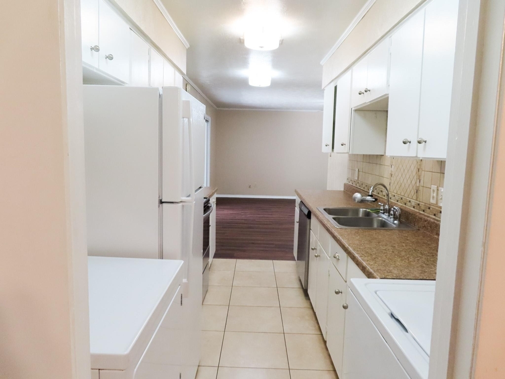 808 E Heath Street - Photo 12