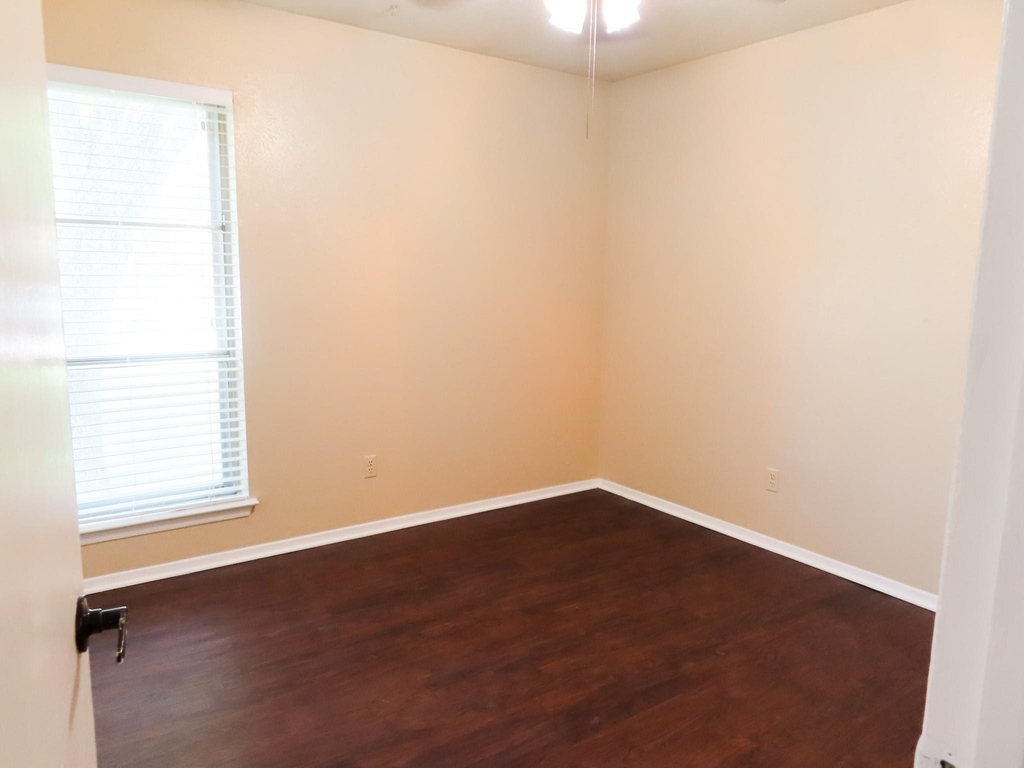 808 E Heath Street - Photo 9