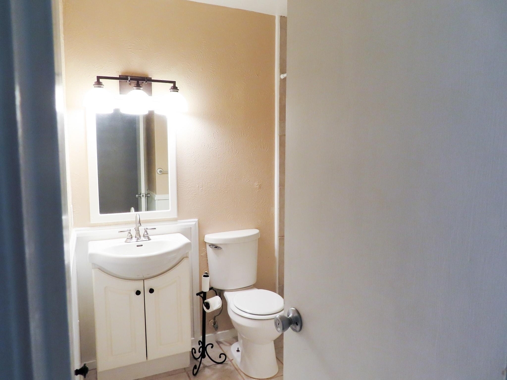 808 E Heath Street - Photo 4
