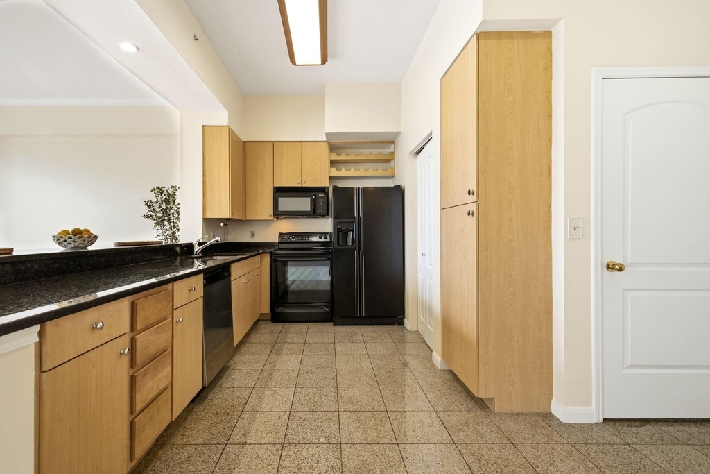 3225 Turtle Creek Boulevard - Photo 4